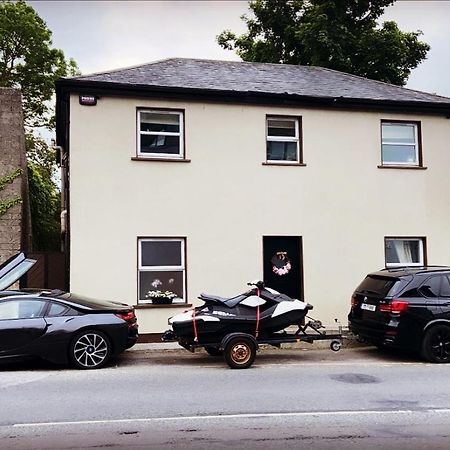 Town Villa With Charming Garden, Bbq Area & Sleeps 6 Cashel  Exterior photo