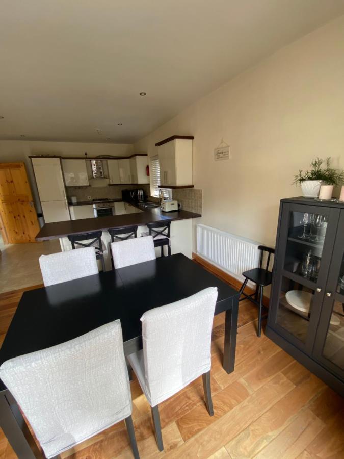 Town Villa With Charming Garden, Bbq Area & Sleeps 6 Cashel  Exterior photo